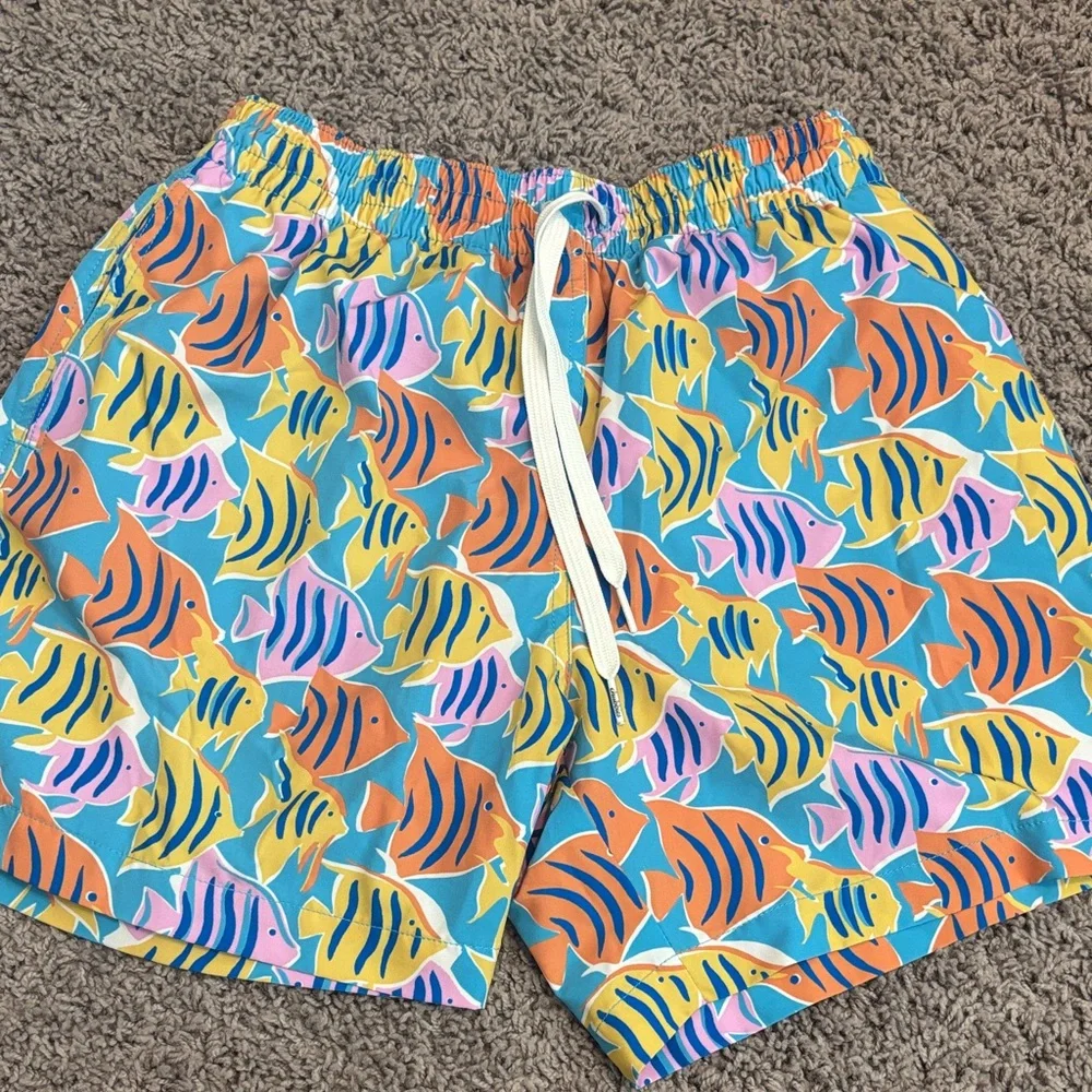 Colorful Tropical Fish Print Swim Trunks - Chubbies Fish Tank - S 5.5 inseam